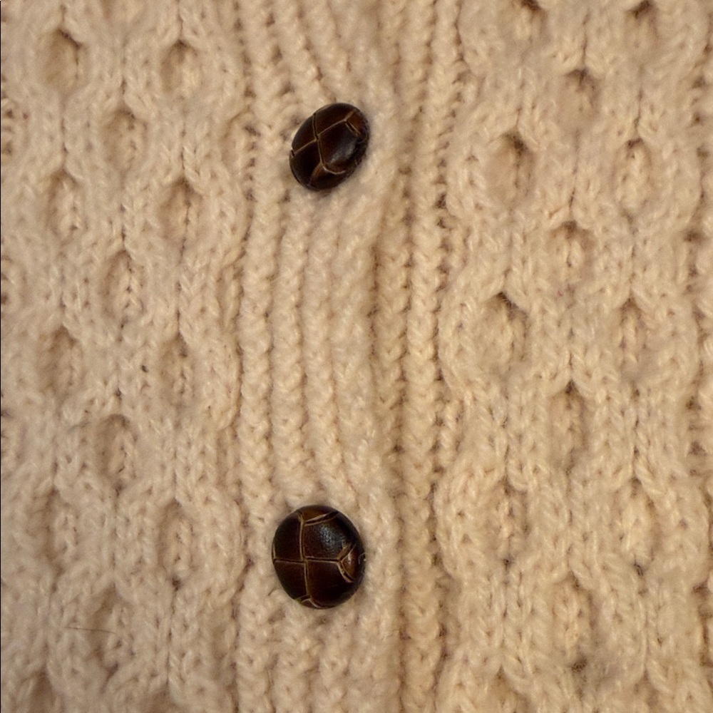 Elegant Cream Cable Knit Cardigan - Picture 3 of 7